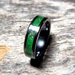 Black ceramic ring with green veining - Image 5